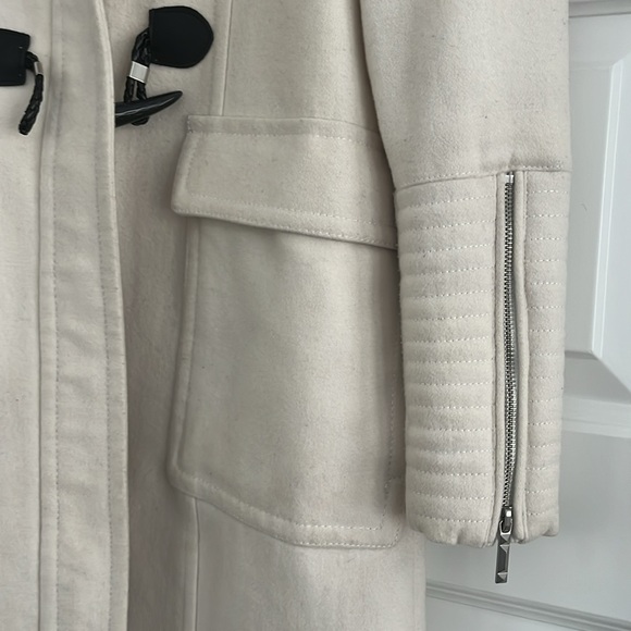 BCBG coat XS White jacket beautifully tailored. Great condition. Dry cleaned. - Picture 3 of 7